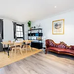 Central Location, Cosy & Convenient 2 Beds Flat