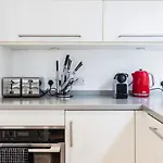 Central Location, Cosy & Convenient 2 Beds Flat