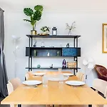 Central Location, Cosy & Convenient 2 Beds Flat